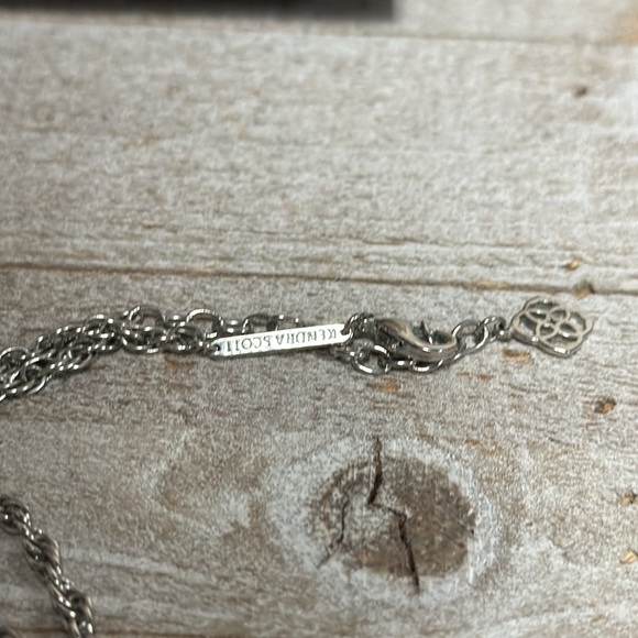 Kendra Scott euc grey slate gemstone crystal pendant fringe long necklace - Picture 6 of 6